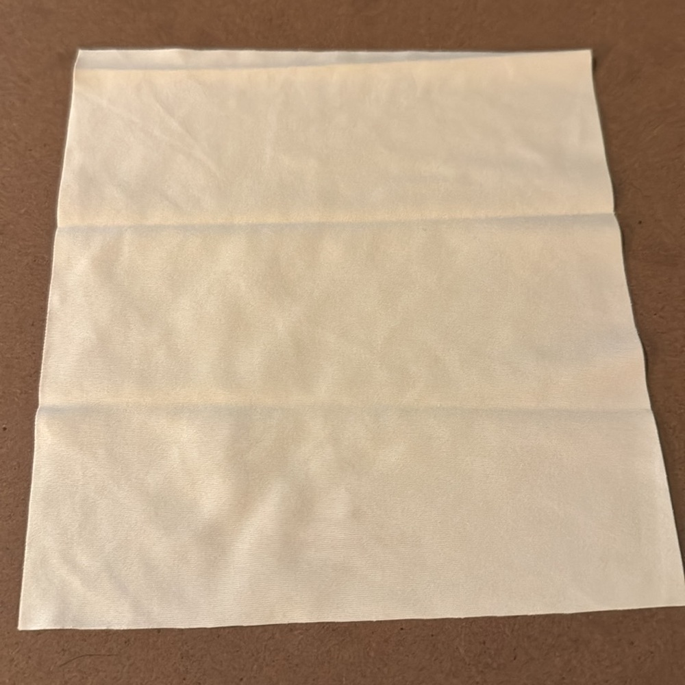 Kate Spade sealed cleaning cloth. - Picture 4 of 4